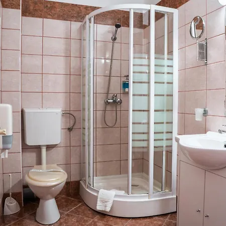 Alexis Hotel 3*