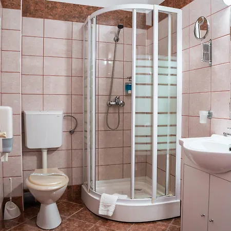 Alexis Hotel 3*